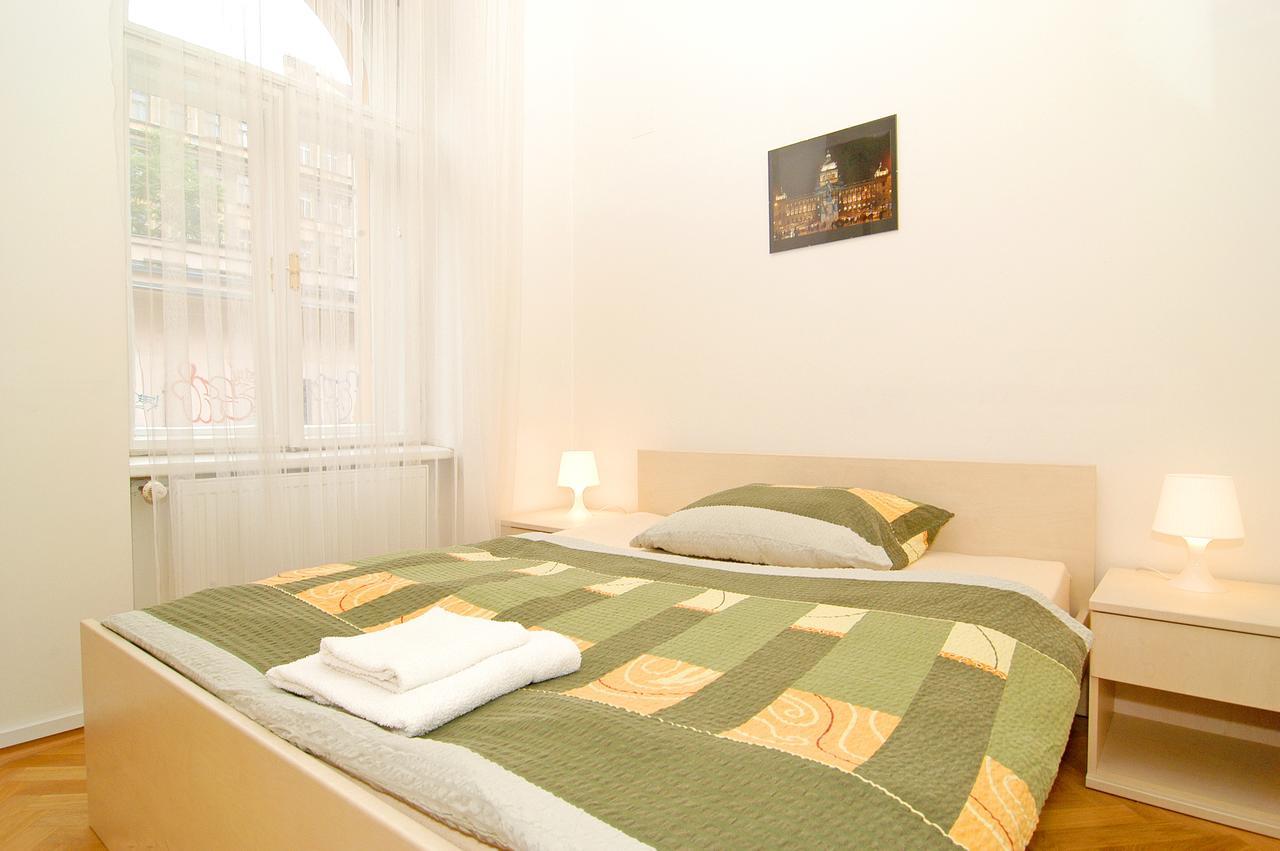 Residence Kostnicke Square Prag Exterior foto