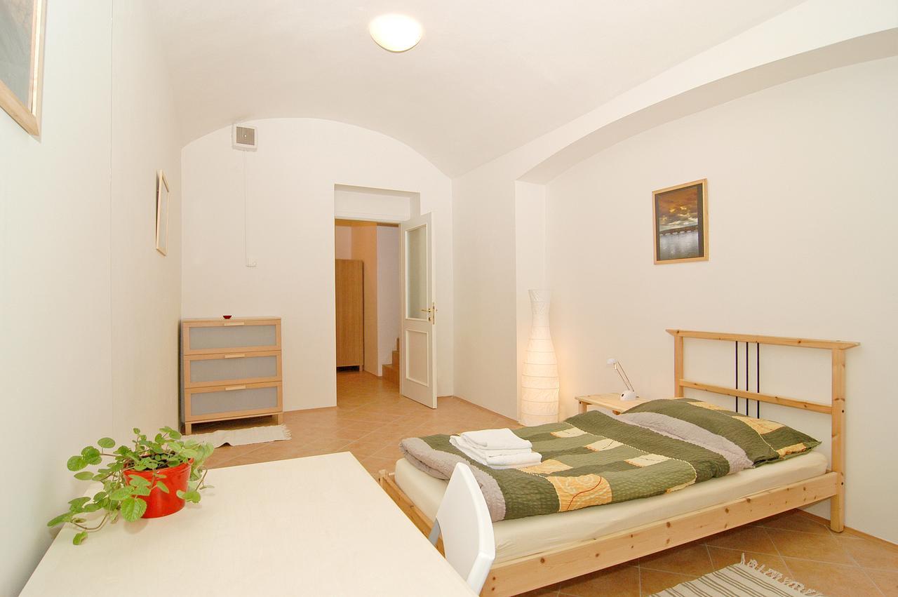 Residence Kostnicke Square Prag Exterior foto
